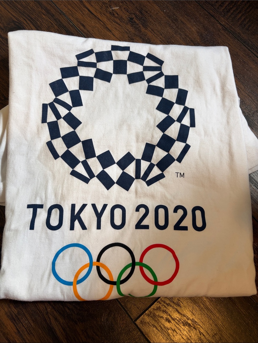 Official Tokyo 2020 Olympics t-shirt size M/L